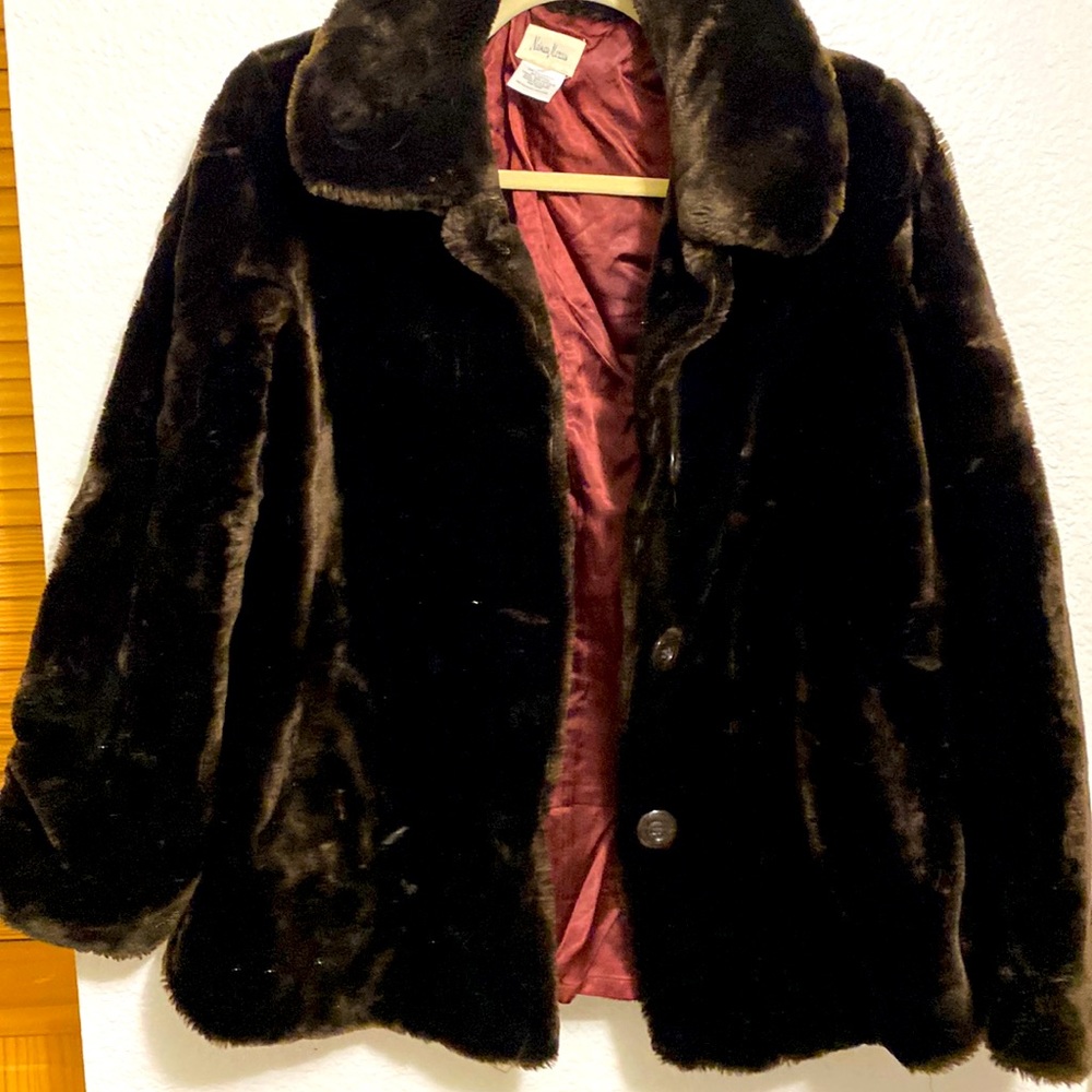 Nieman Marcus S overaized faux fur 90’s vintage)pocket buttons w/ satin maroon